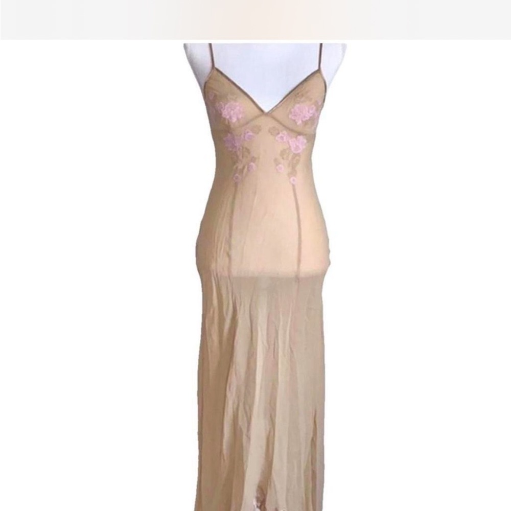 IN SEARCH OF ISO Victoria’s Secret Elegant Beige and Pink Lace Nightgown